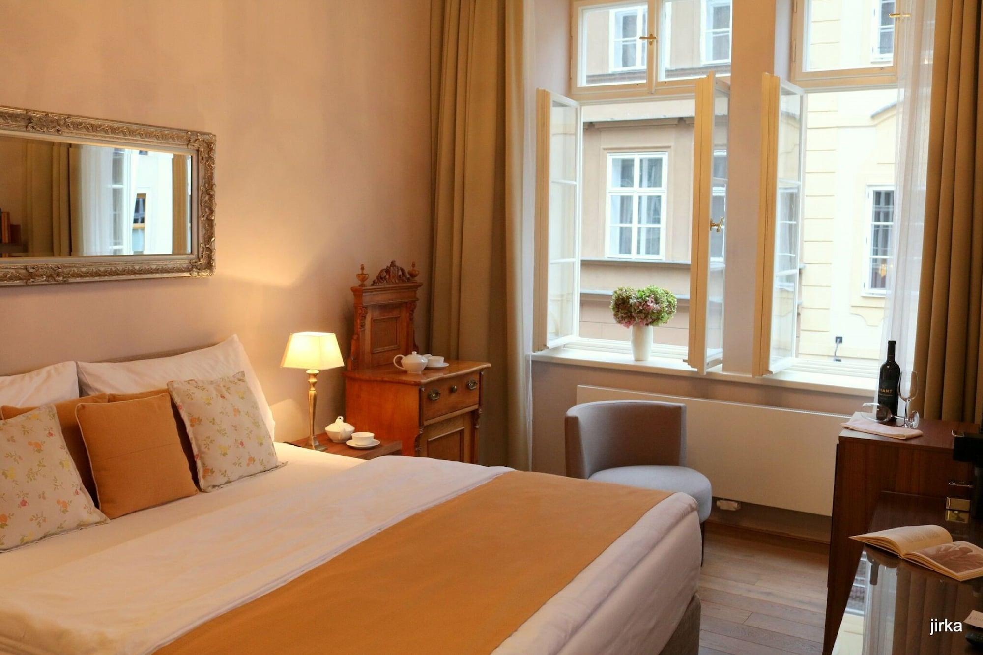 Hotel Golden Key Prague Castle Dış mekan fotoğraf